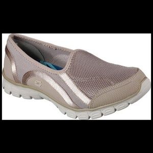 Skechers Memory Form! Like New! - Gently Used❤️
